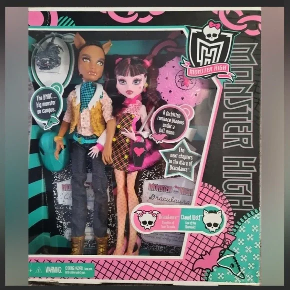 Monster High Draculaura Forbitten Love Doll In The Newspaper Club Outfit - Picture 2 of 16